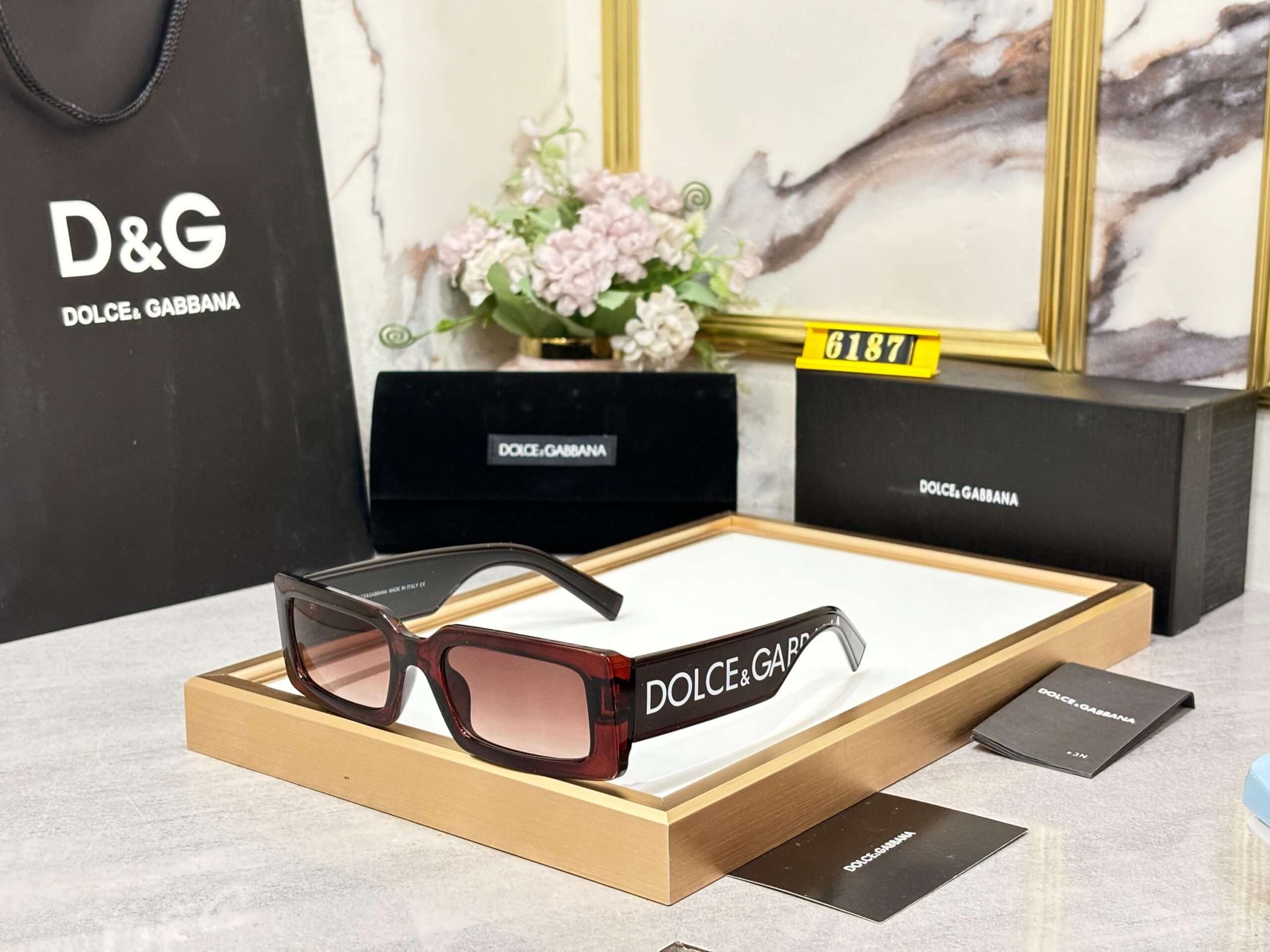 D & G