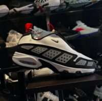 fefa85c6-c5f9-446f-bd8e-31e491e2af49 NIKE AIRMAX SNDR WHITE BLACK