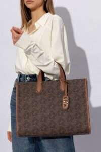 73398c06-14df-416c-ba74-b5aa3ca0aa50 MICHAEL KORS GIGI BIG EMPIRE SIGNATURE TOTE